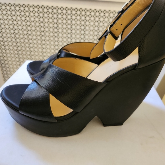 Heels - Picture 2 of 3